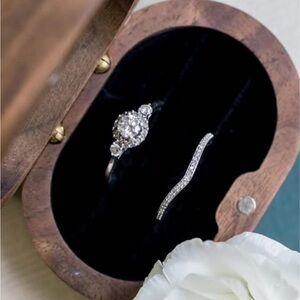 Elegant Whitw Gold Diamond Ring Set